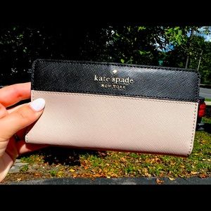 Kate Spade bifold wallet - Very good used condition - Beige and Black